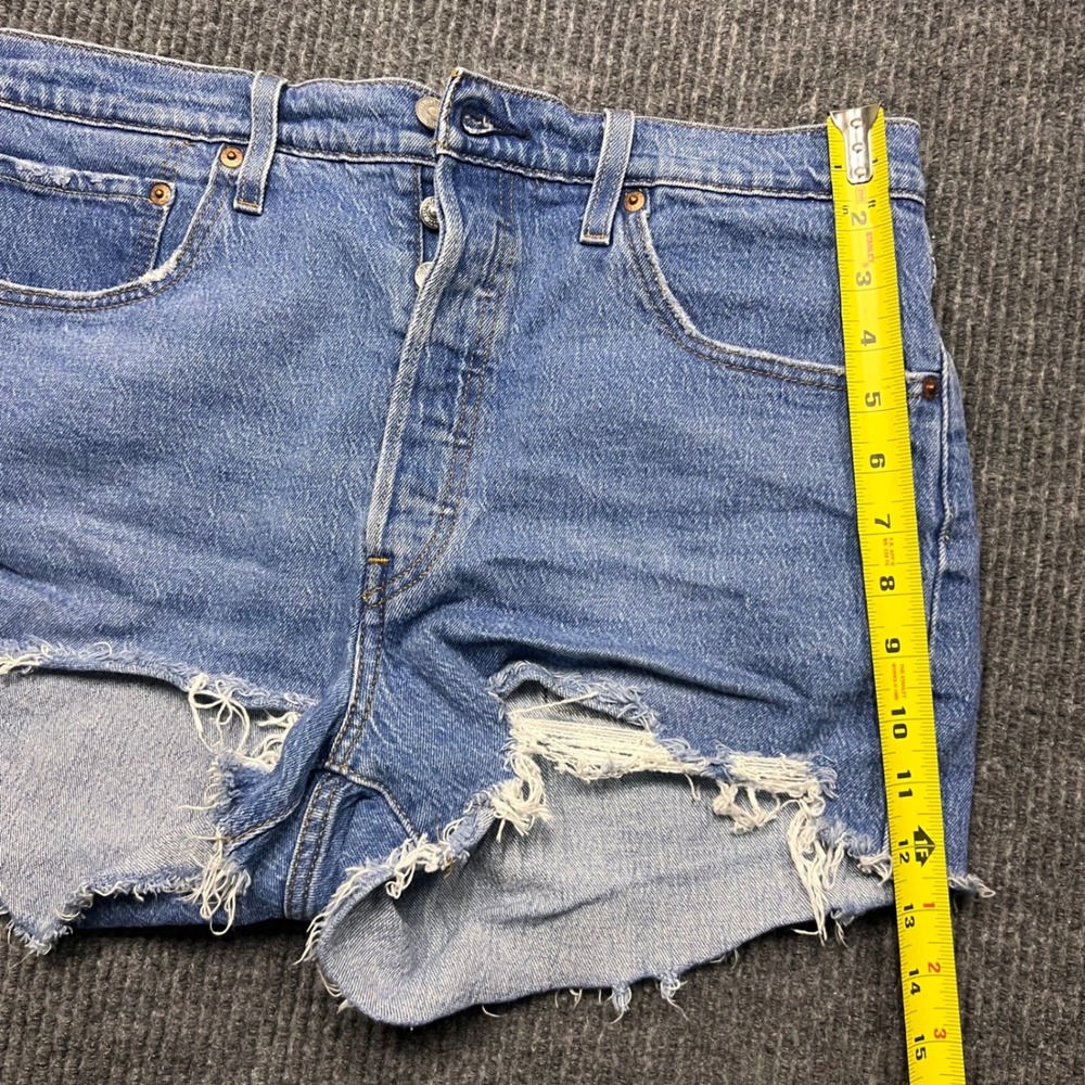 Levis 501 Original High Rise Cut Off Denim Shorts Medium Wash tattered Womens 32 - Picture 3 of 8
